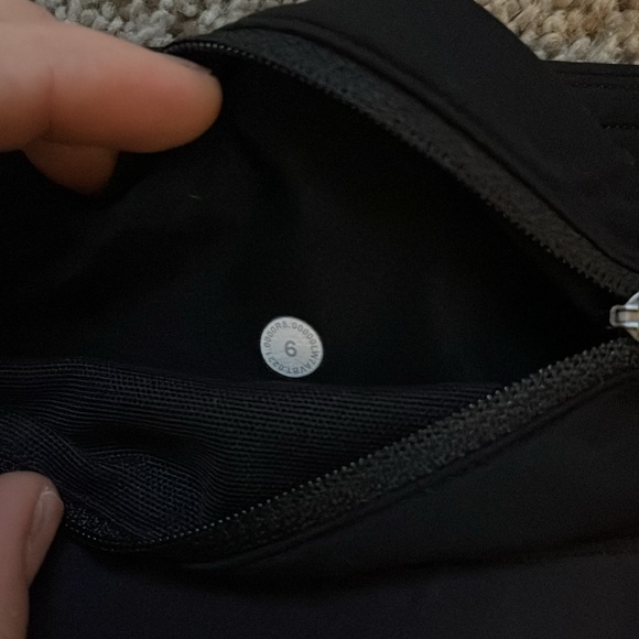 Lululemon Speed Up Mid Rise Lined Shorts 4” size 6 Black Excellent Condition - Picture 3 of 4